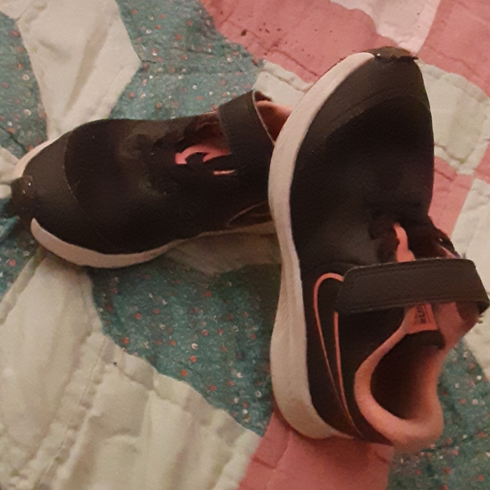 Kids Tennis shoes